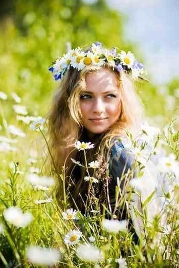 Красивым и нежным... Желанным и капризным... Волшебным и мечтательным... С днем Женского очарования! Весны в душе, взаимности и понимания! Быть на вершине успеха, и если бы накрывала вас волна, то только из любви, достатка и благополучия!